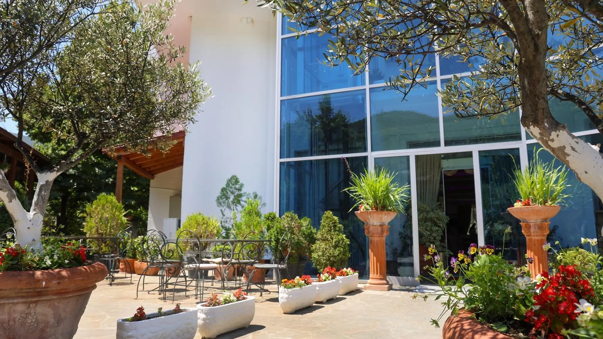 ****  Hotel Kanione Cerenisht Albania