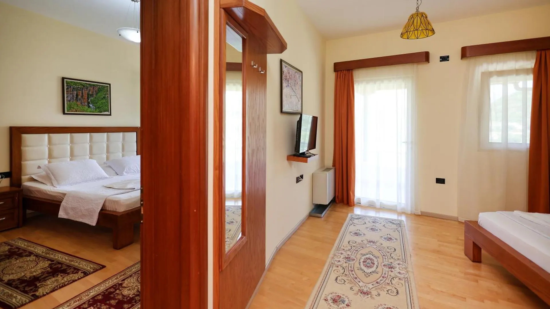 Hotel Kanione Cerenisht 4*,