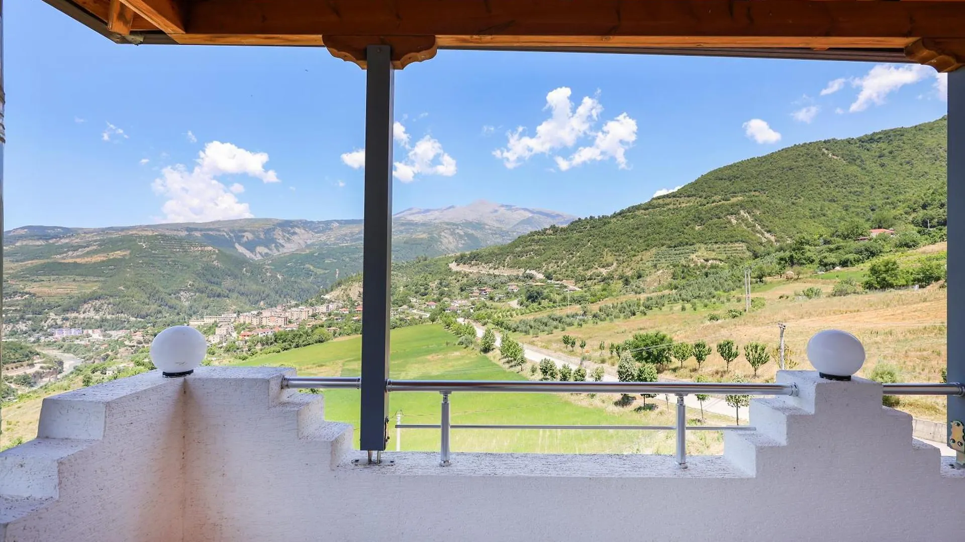 ****  Hotel Kanione Cerenisht Albania