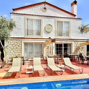 rebetiko-hotel.aegeanhotels.net/